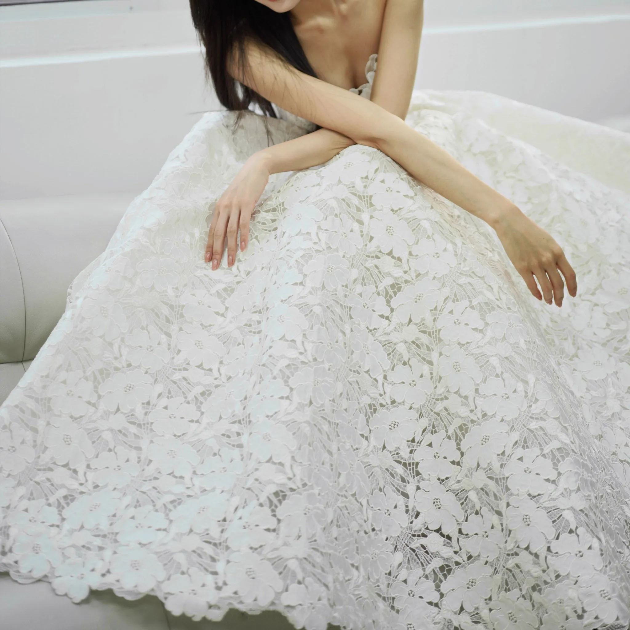 Strapless Ball Gown Floral Lace Wedding Dress with Sweetheat Neck
