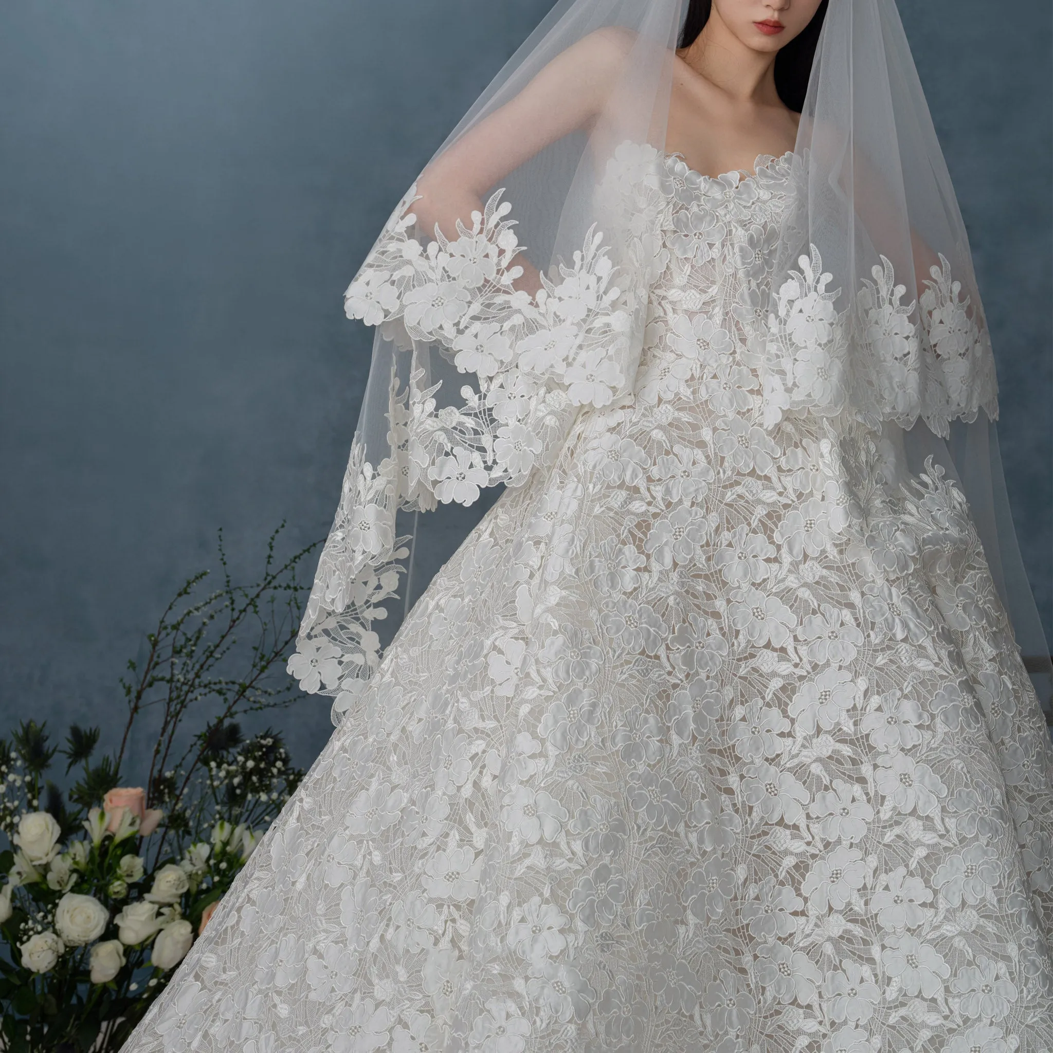 Strapless Ball Gown Floral Lace Wedding Dress with Sweetheat Neck