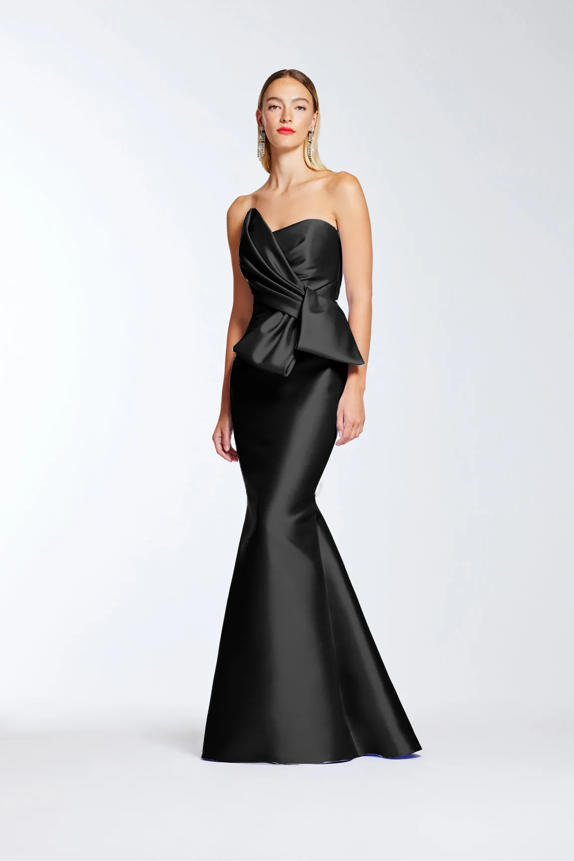 STRAPLESS GOWN