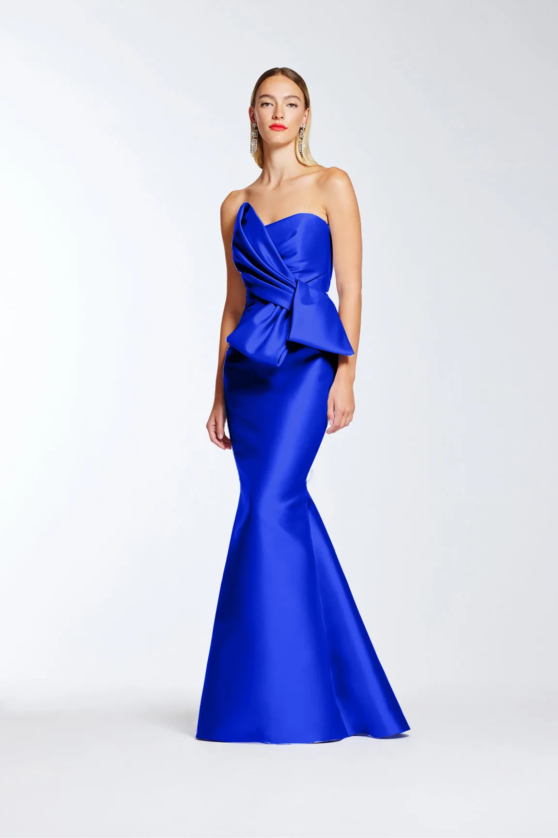 STRAPLESS GOWN