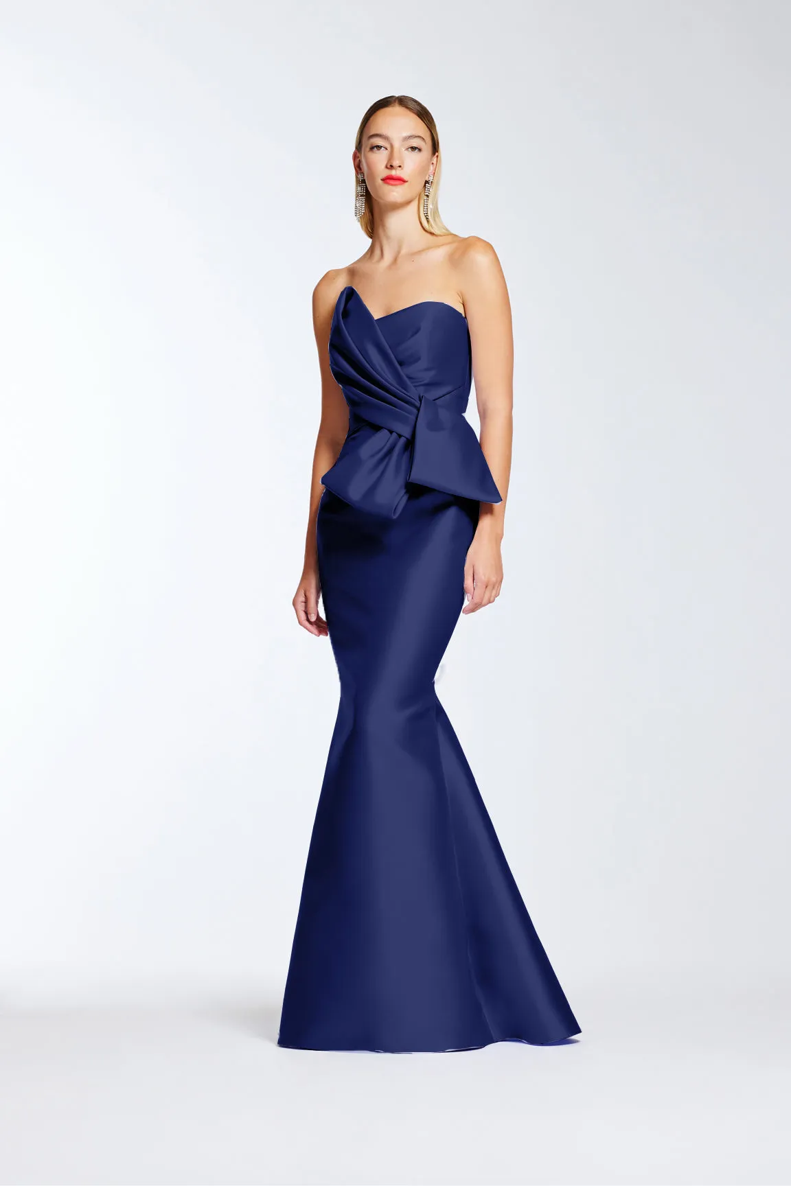 STRAPLESS GOWN