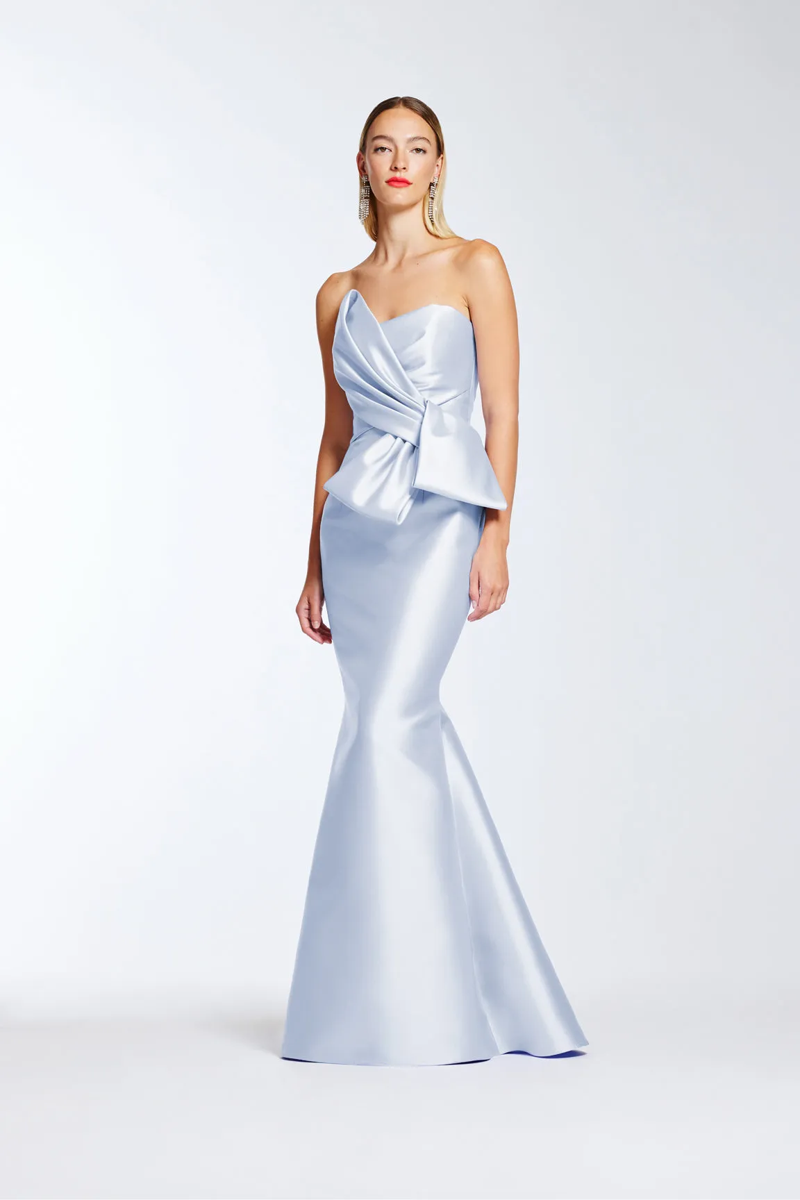 STRAPLESS GOWN