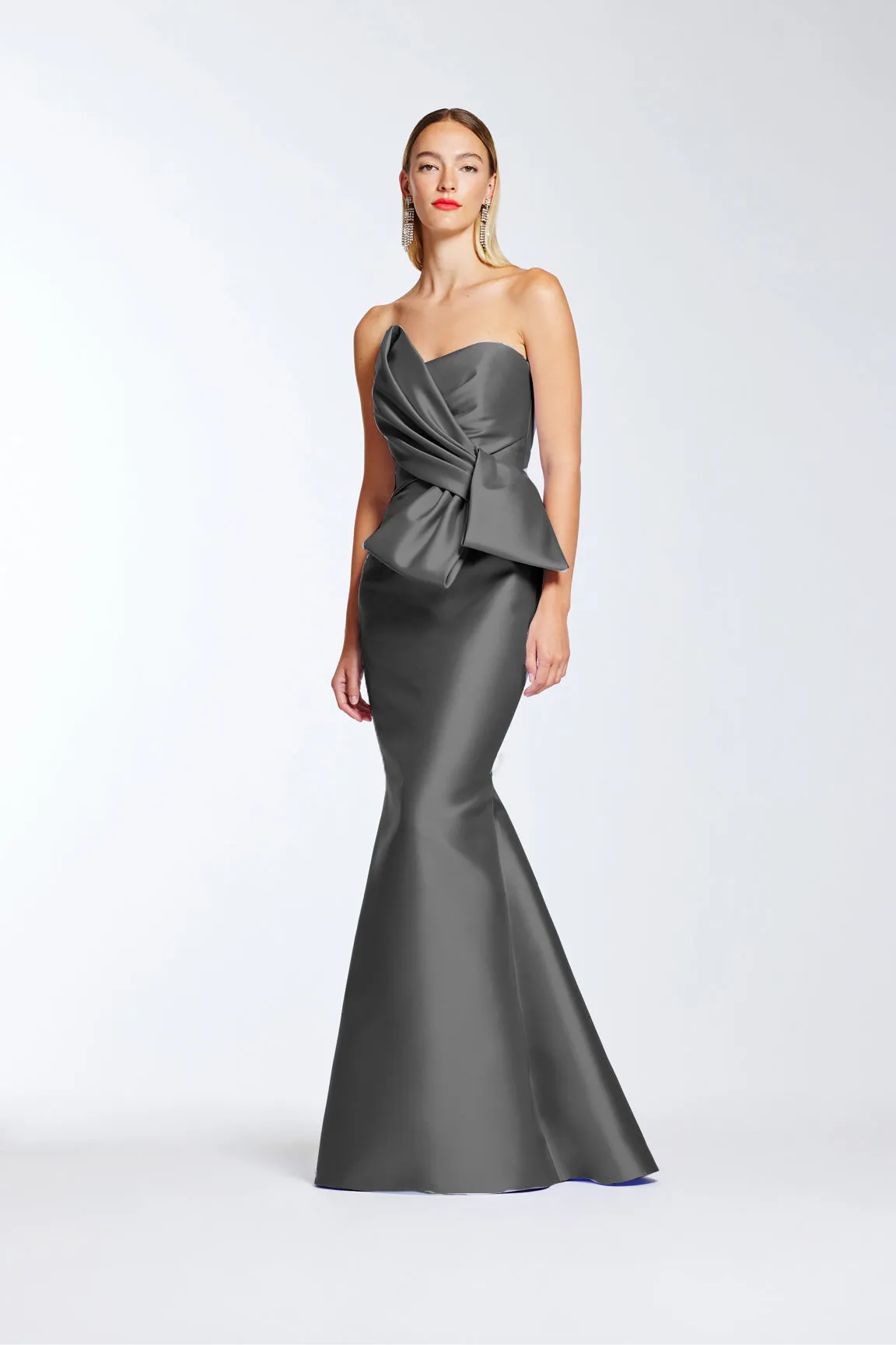 STRAPLESS GOWN