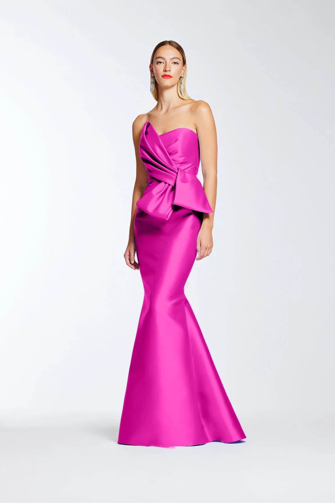 STRAPLESS GOWN