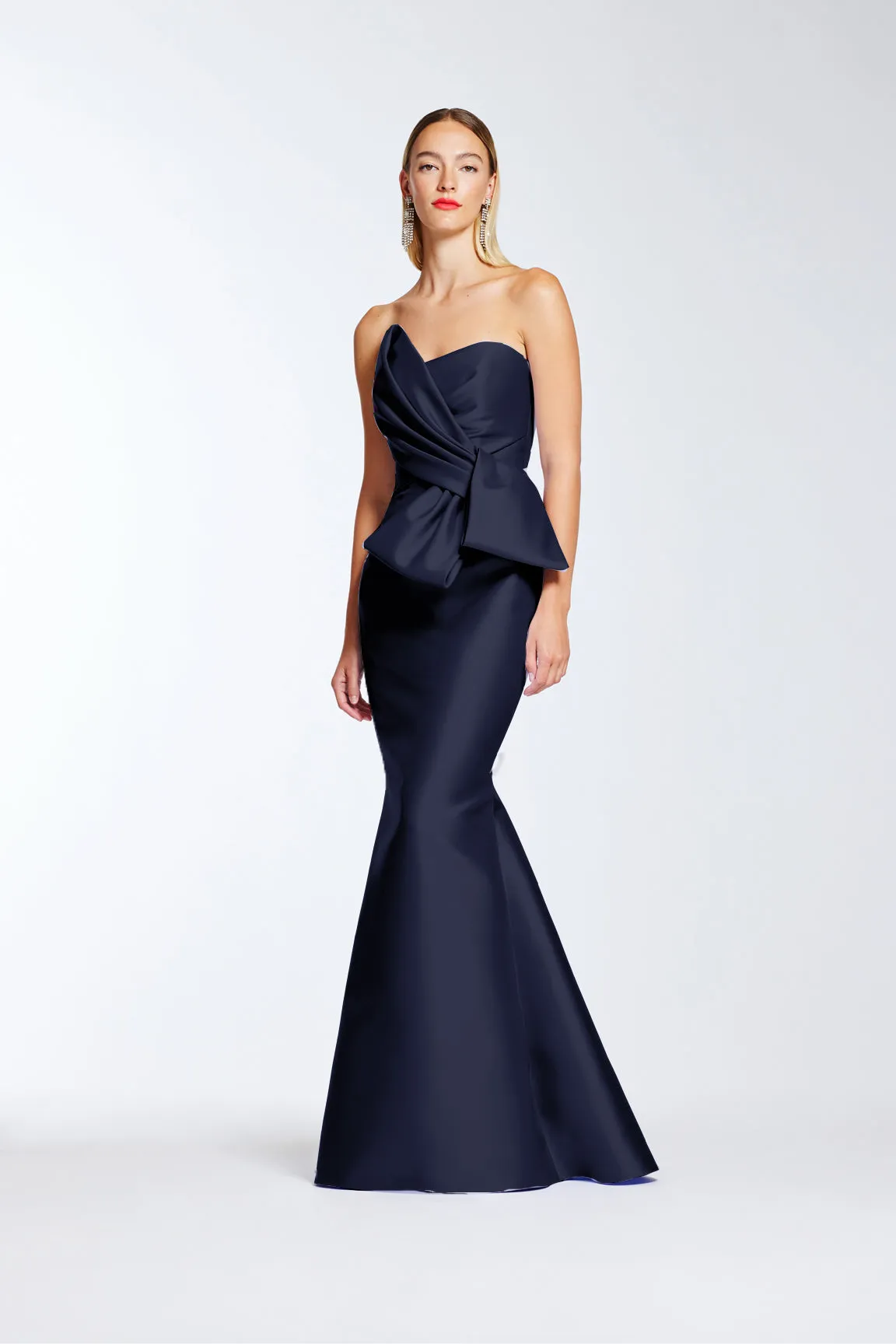 STRAPLESS GOWN