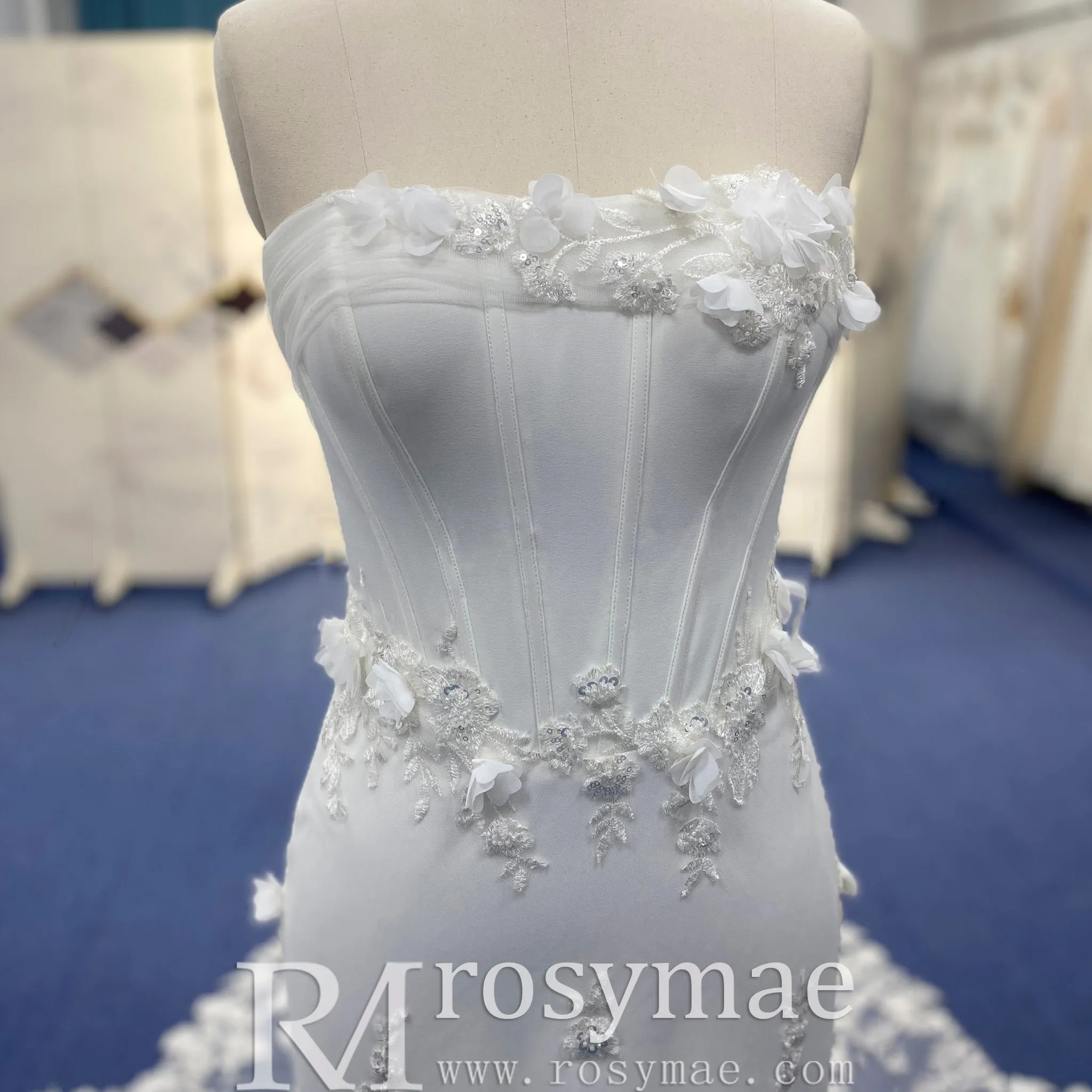 Strapless Mermaid Wedding Dress with Leaf-Shape Lace Train