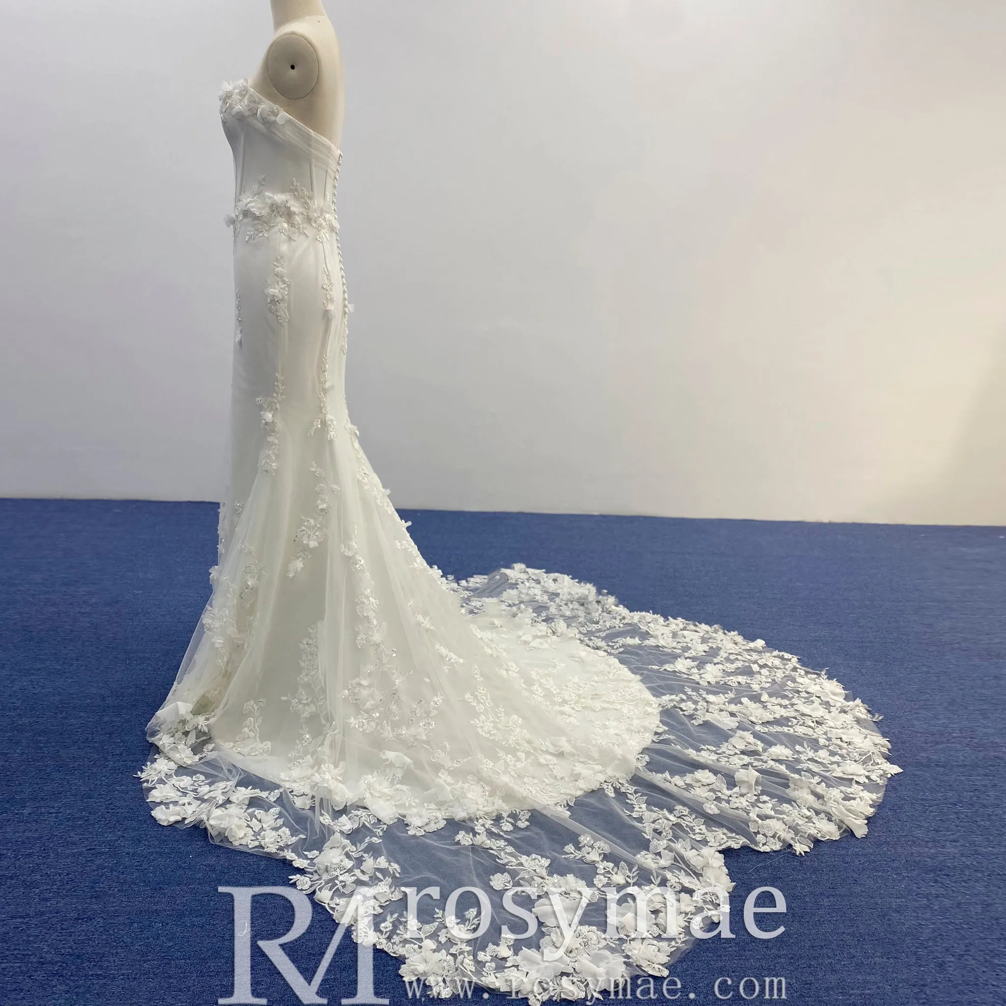 Strapless Mermaid Wedding Dress with Leaf-Shape Lace Train
