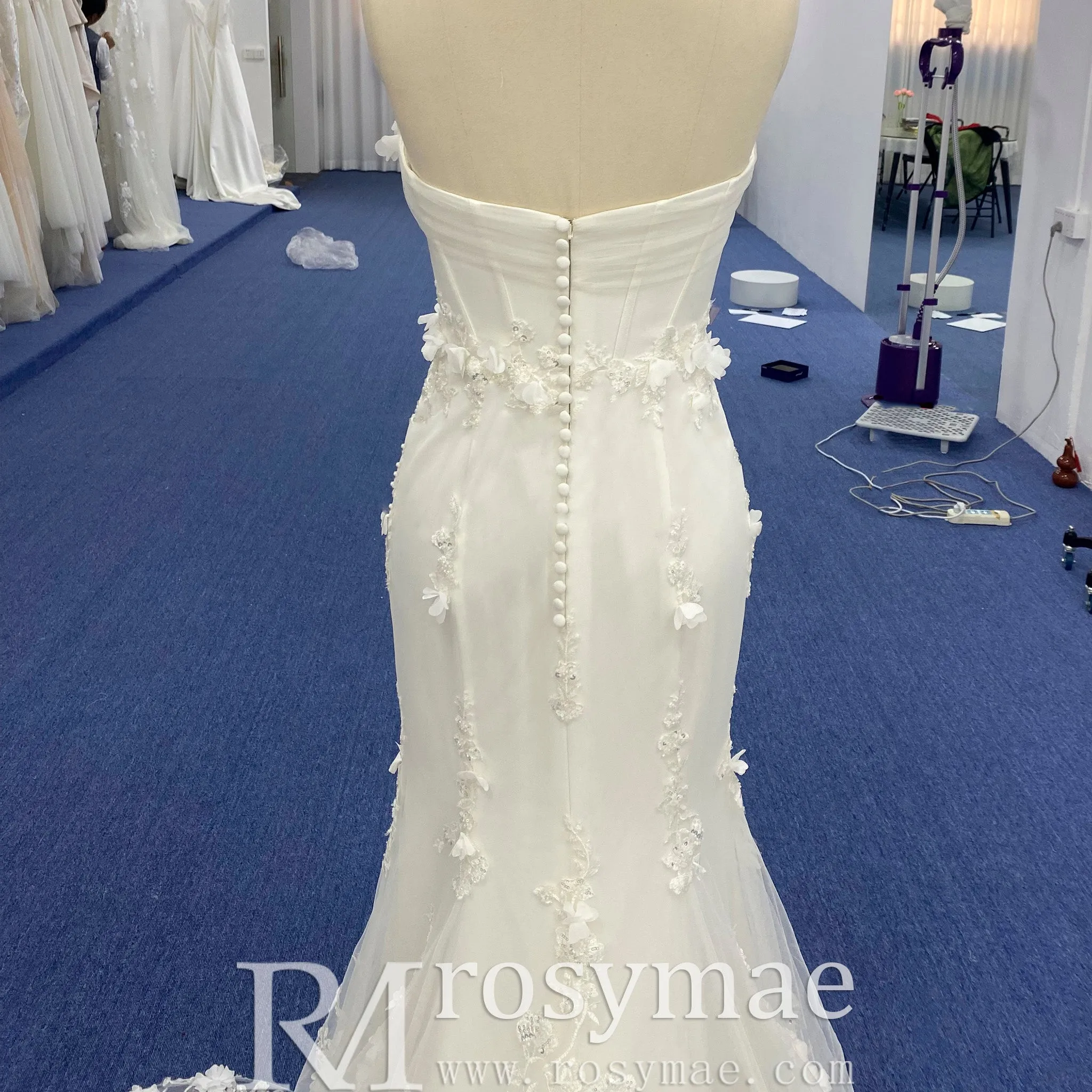 Strapless Mermaid Wedding Dress with Leaf-Shape Lace Train