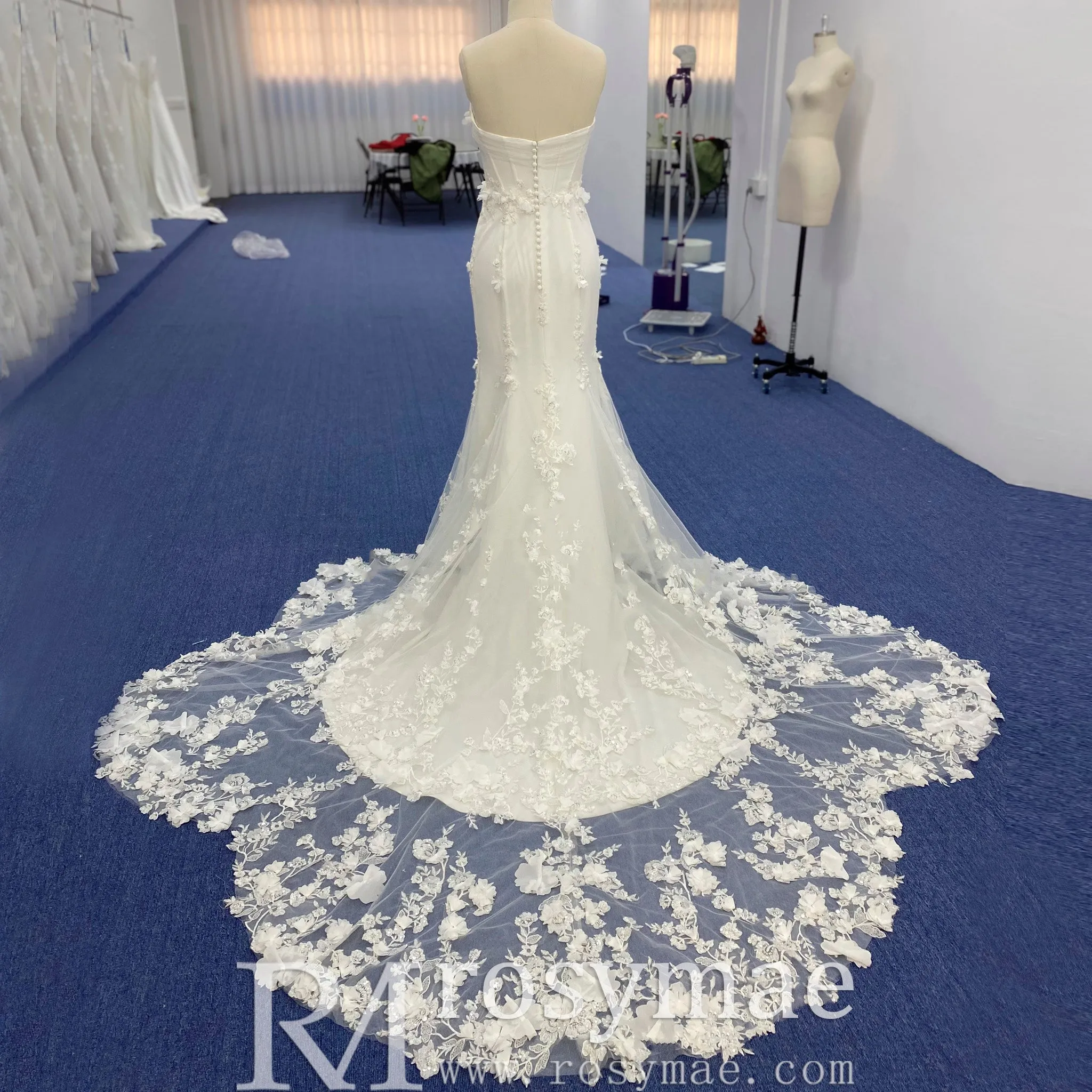 Strapless Mermaid Wedding Dress with Leaf-Shape Lace Train
