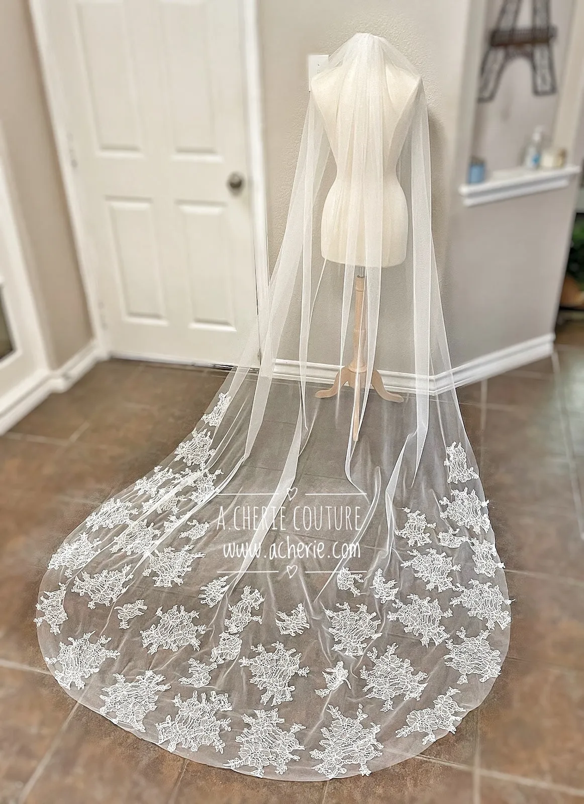 Style CHV06 Chantilly Lace Chapel Veil