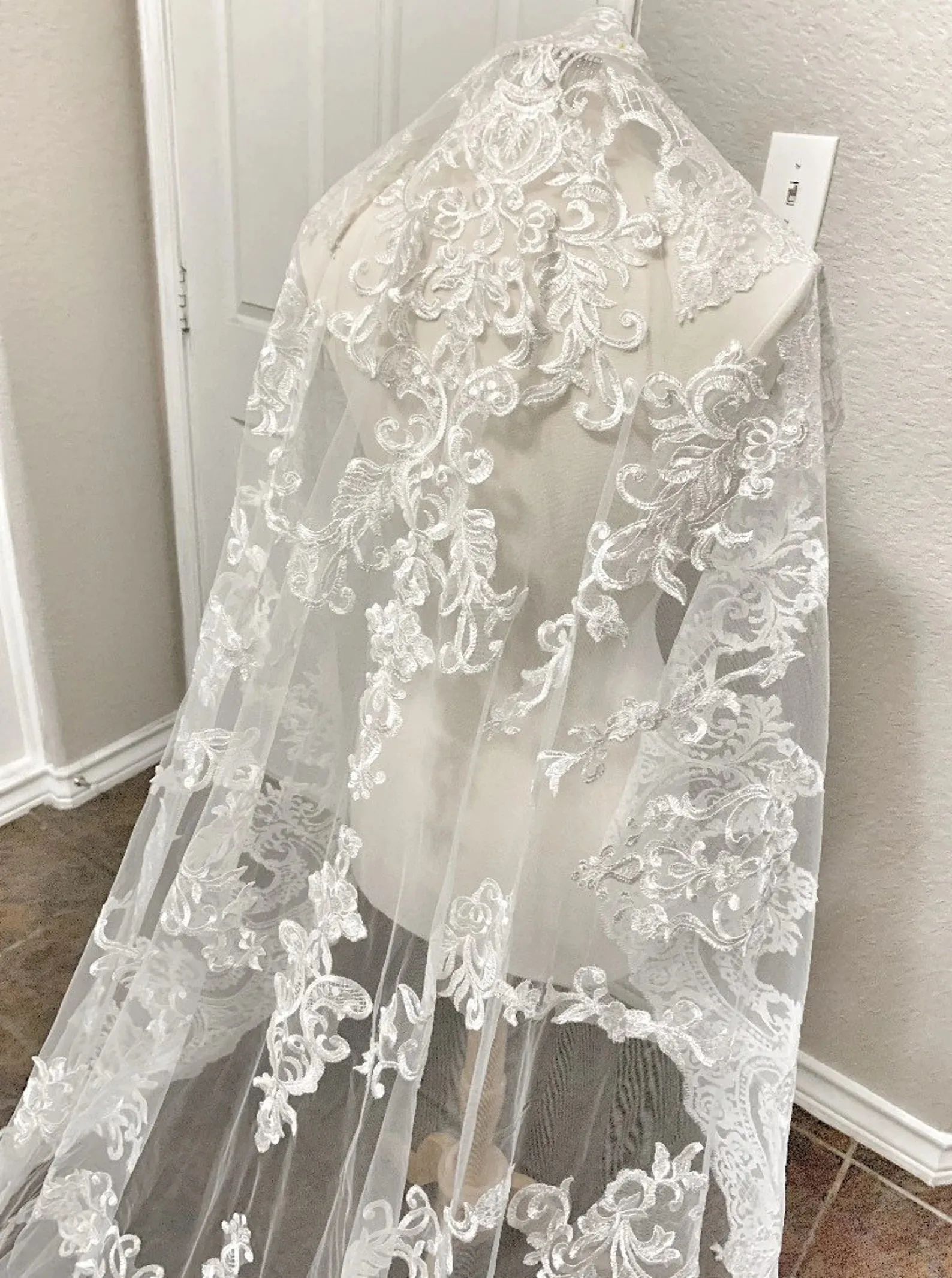 Style CV18 Scalloped Scroll Lace Cathedral Veil