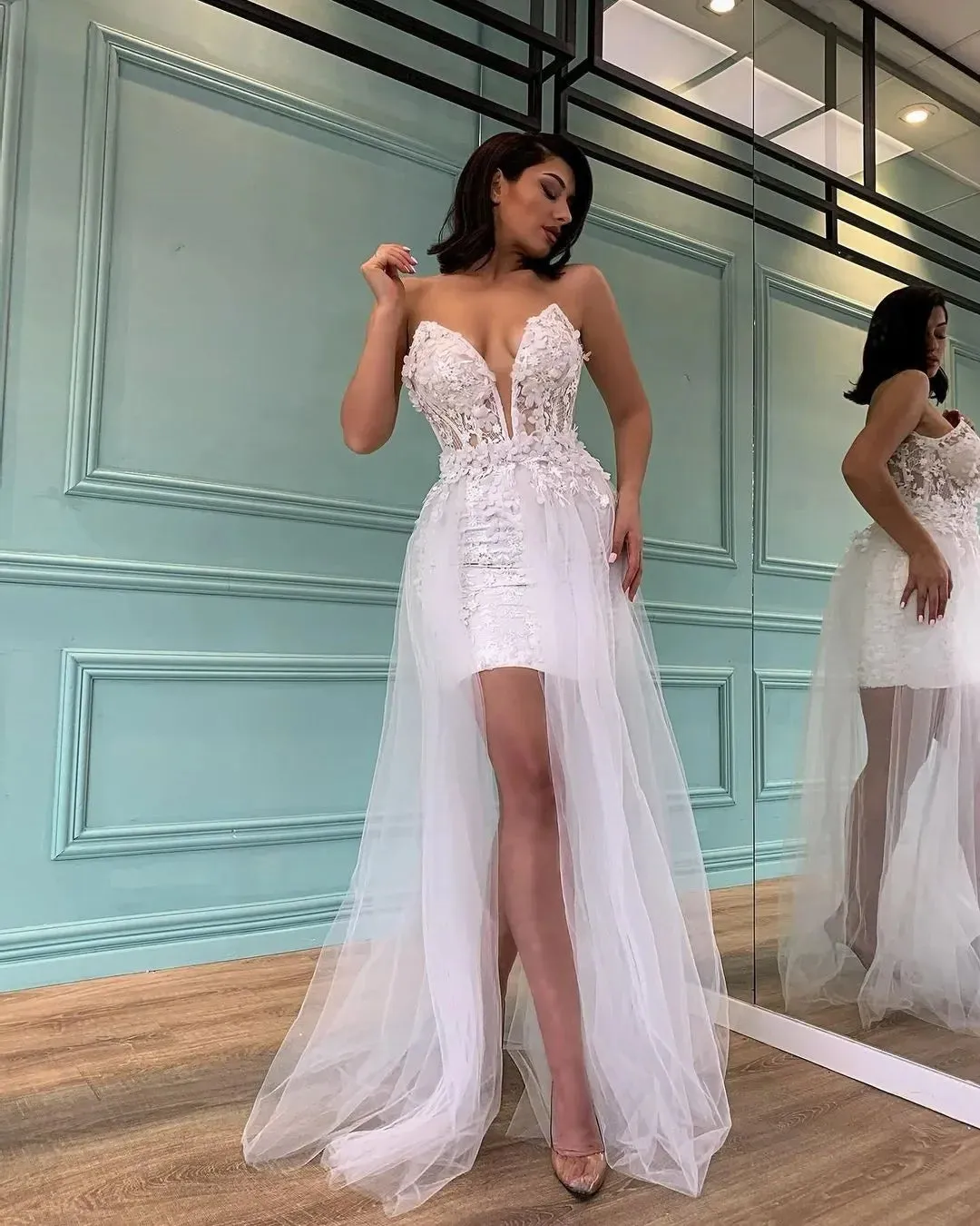 Stylish Sexy Short Sheath Beach Wedding Dresses Deep V Neck Bridal Gowns With Detachable Train Tulle Appliqued Vestido De Novia