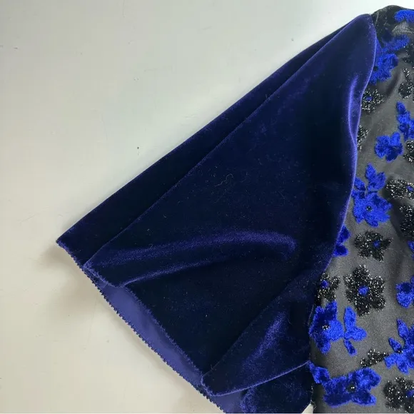 T Tahari Riley Blue Black Floral Shimmer Velvet Short Sleeve Lined Dress NWOT M