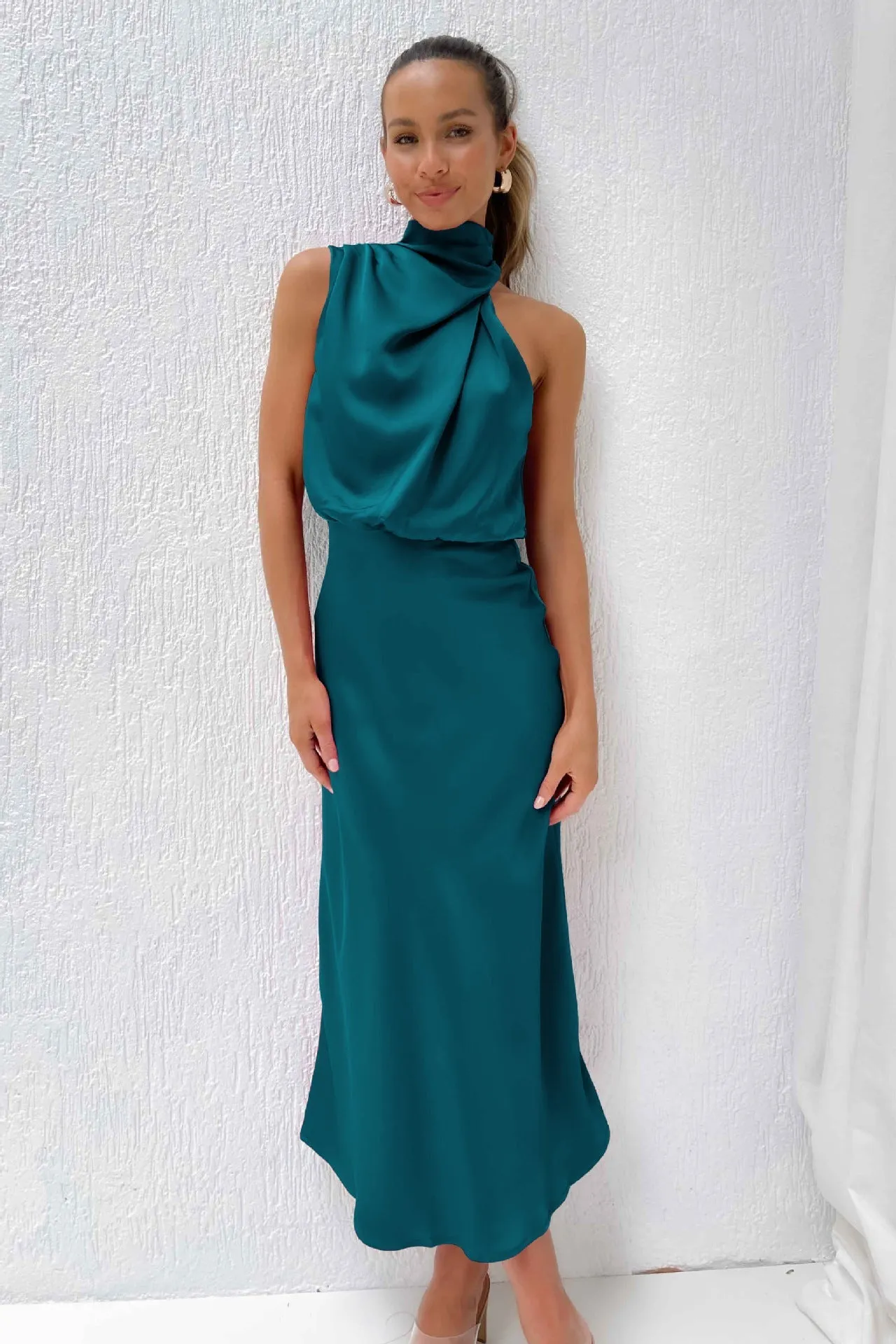 Theresa - Long Dress with Halter Neck