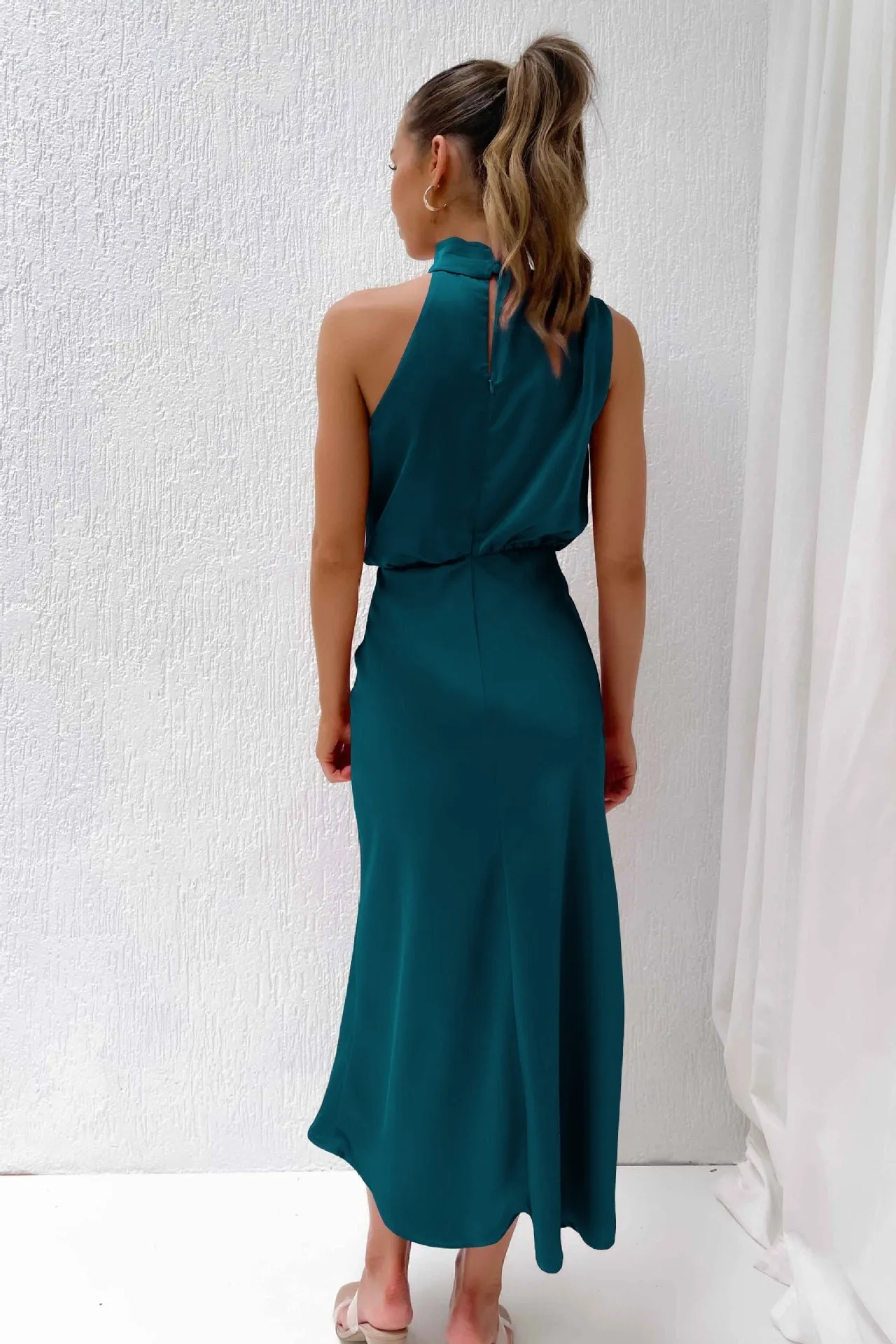 Theresa - Long Dress with Halter Neck