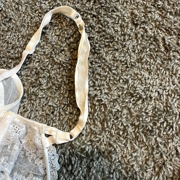 VICTORIAS SECRET white crystal bra