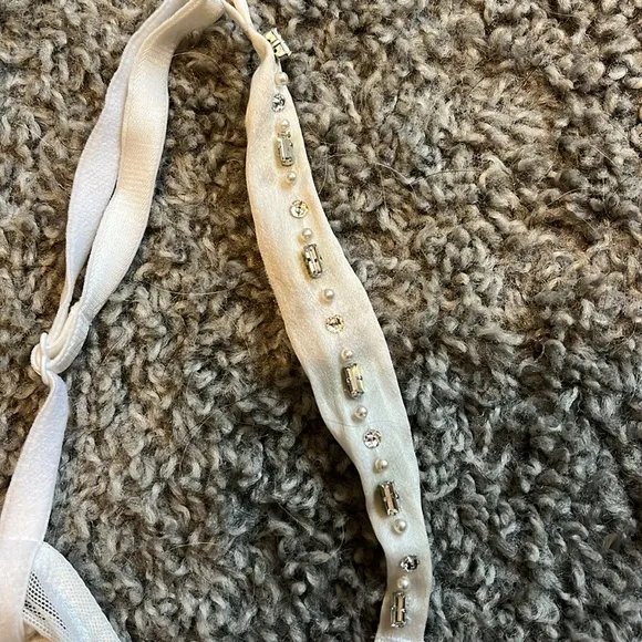 VICTORIAS SECRET white crystal bra