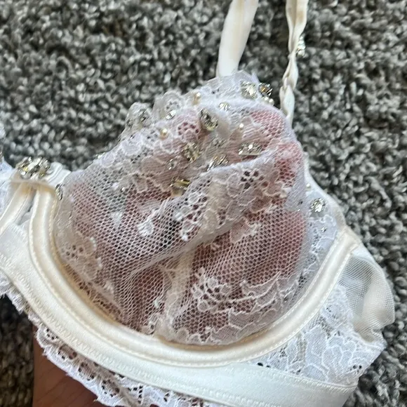 VICTORIAS SECRET white crystal bra