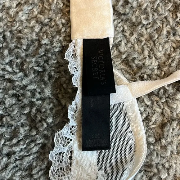 VICTORIAS SECRET white crystal bra