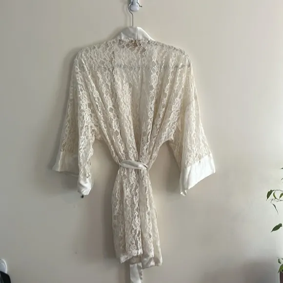Vintage Victoria’s Secret Gold Label Lace Satin Robe Bridal Feminine OS Ivory