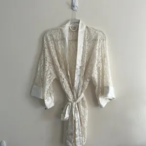 Vintage Victoria’s Secret Gold Label Lace Satin Robe Bridal Feminine OS Ivory