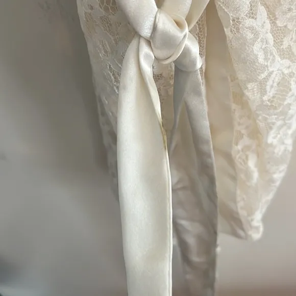 Vintage Victoria’s Secret Gold Label Lace Satin Robe Bridal Feminine OS Ivory