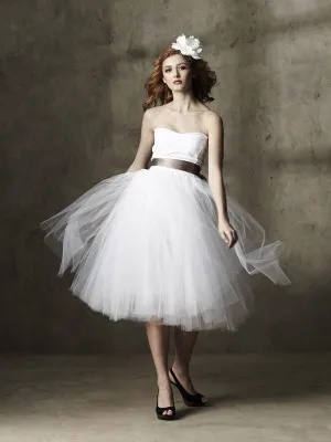 Whimsical Strapless Knee Length Tulle Wedding Dress