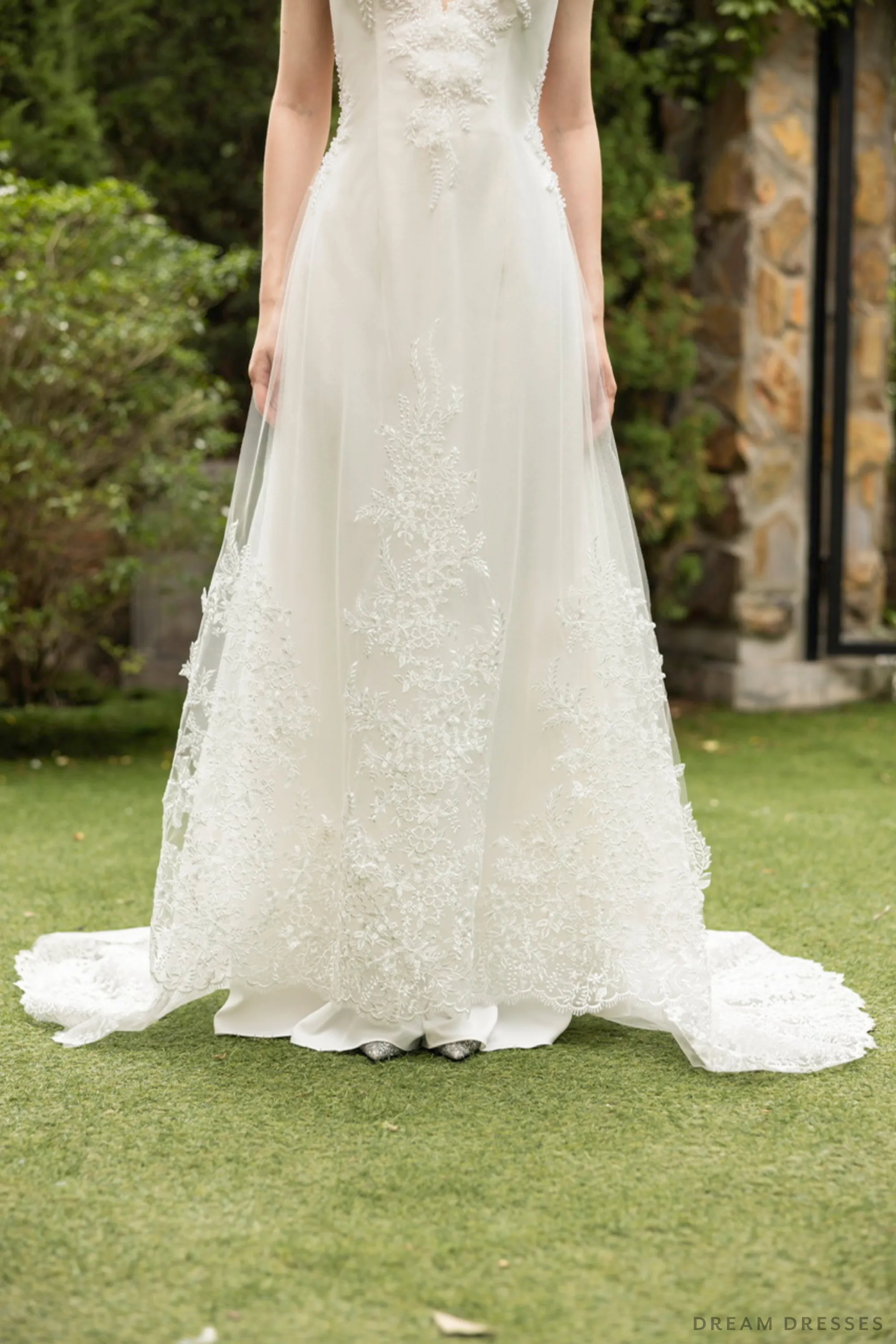 White Ao Dai | Modern Vietnamese Bridal Dress with Couture Lace (#KINA)