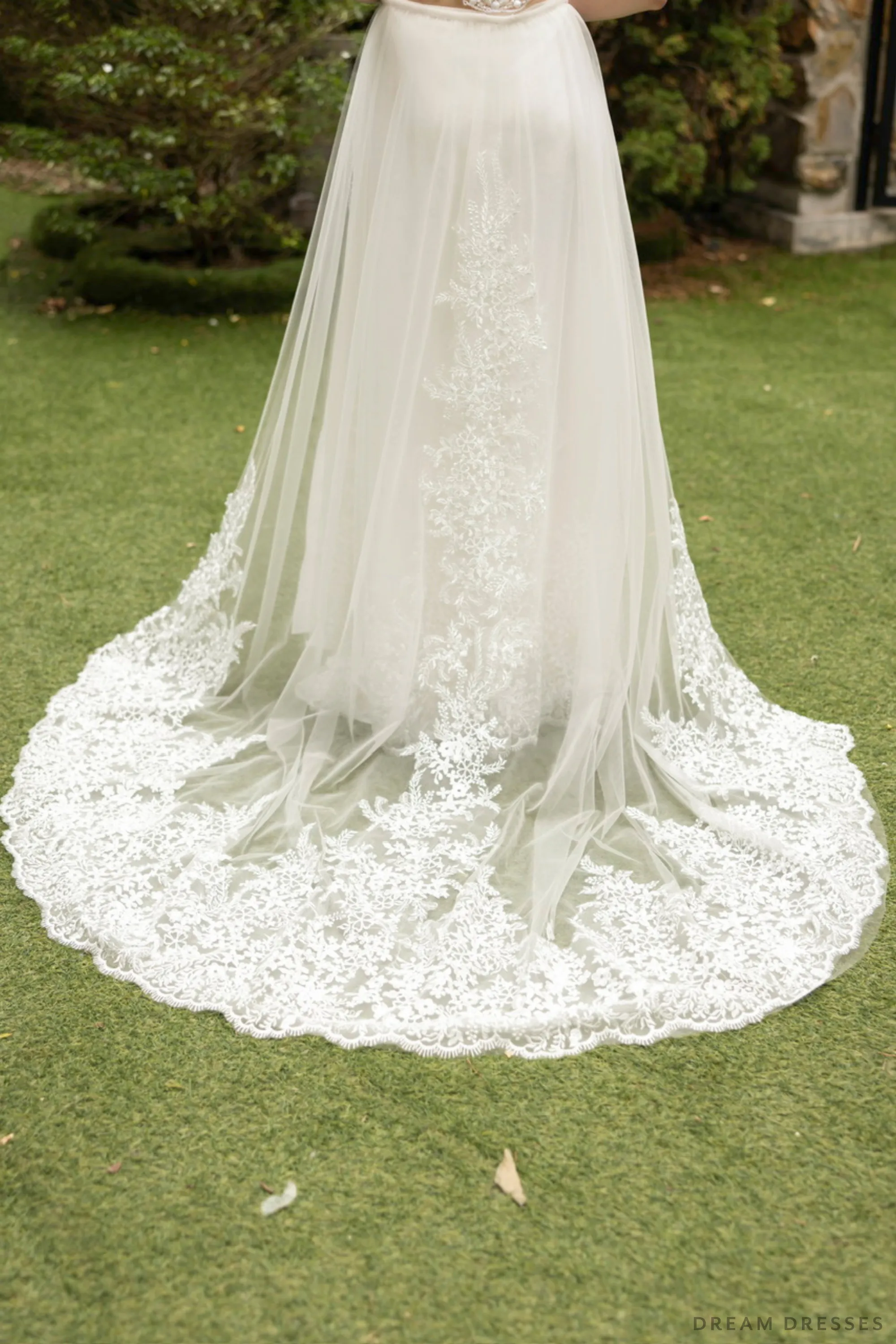 White Ao Dai | Modern Vietnamese Bridal Dress with Couture Lace (#KINA)