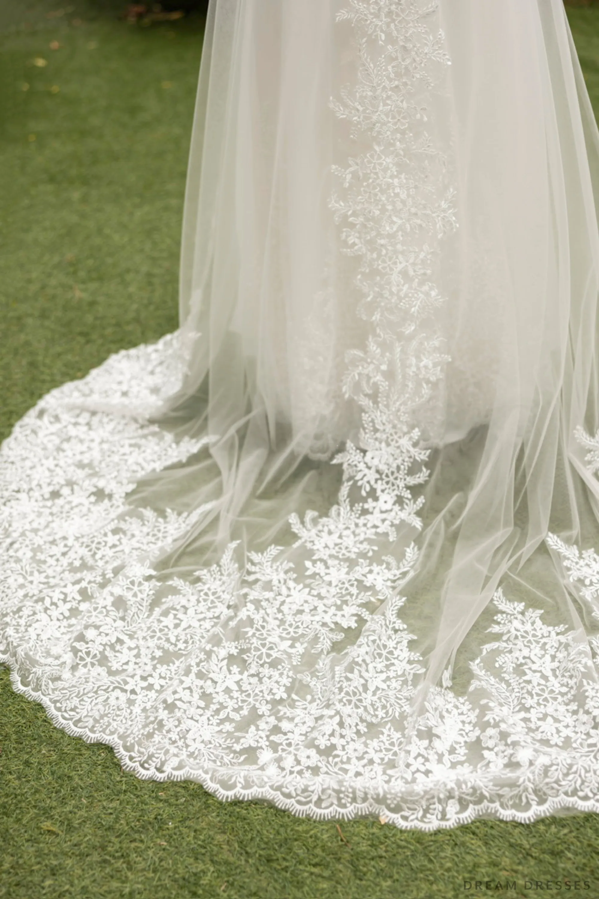 White Ao Dai | Modern Vietnamese Bridal Dress with Couture Lace (#KINA)