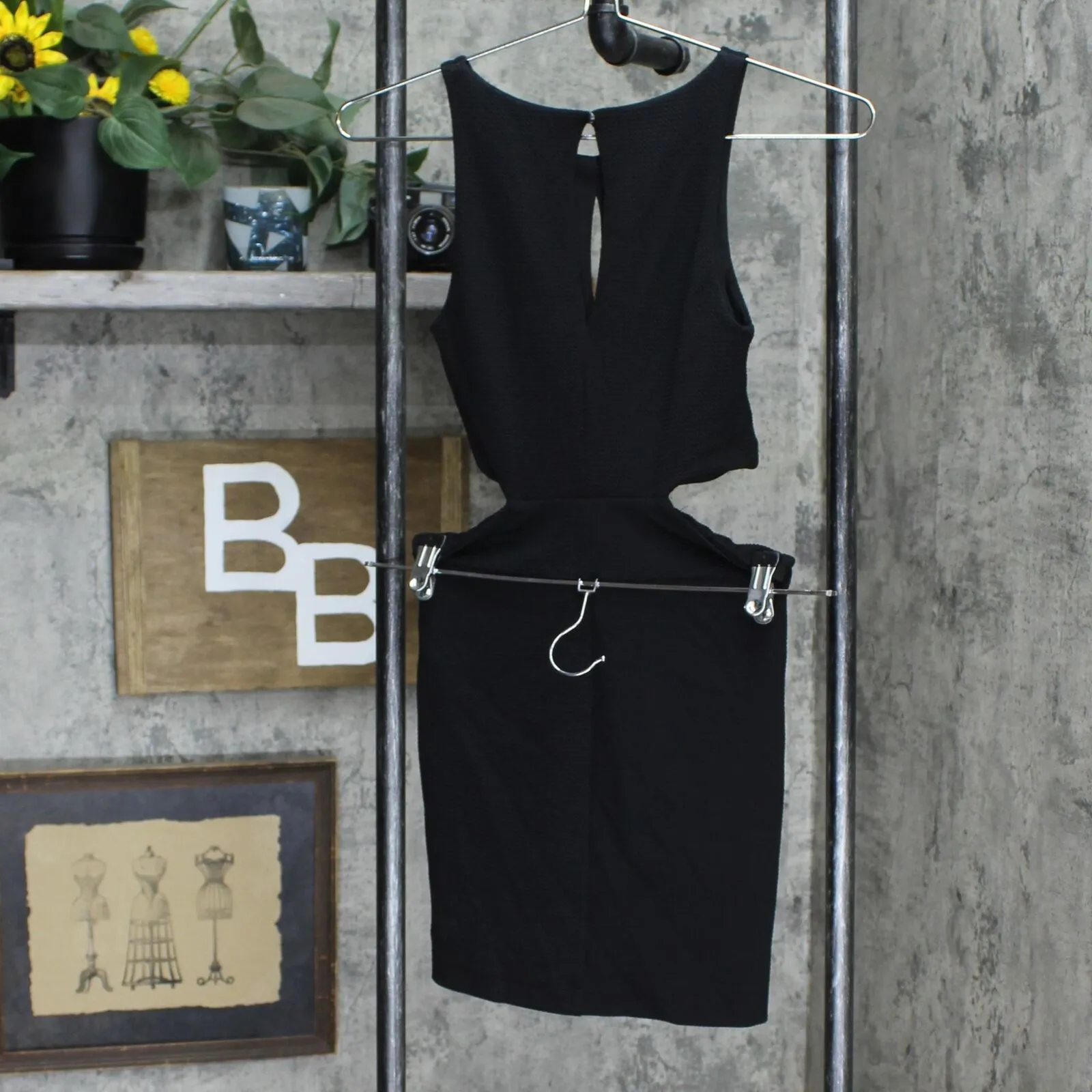 Wild Fable Women's Sleeveless Twist-Front Bodycon Dress