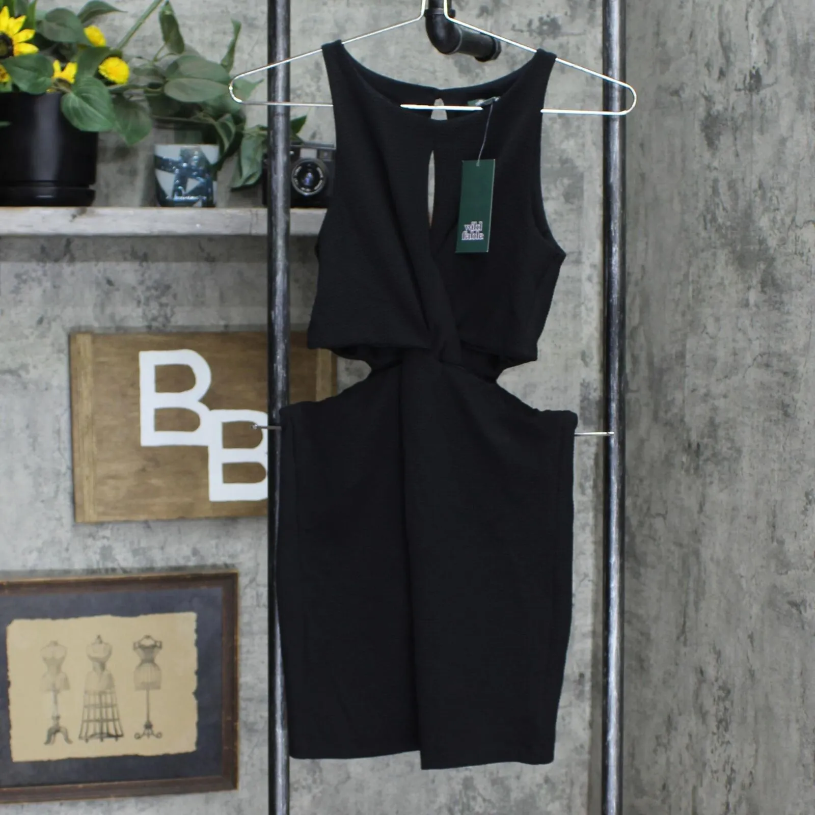 Wild Fable Women's Sleeveless Twist-Front Bodycon Dress